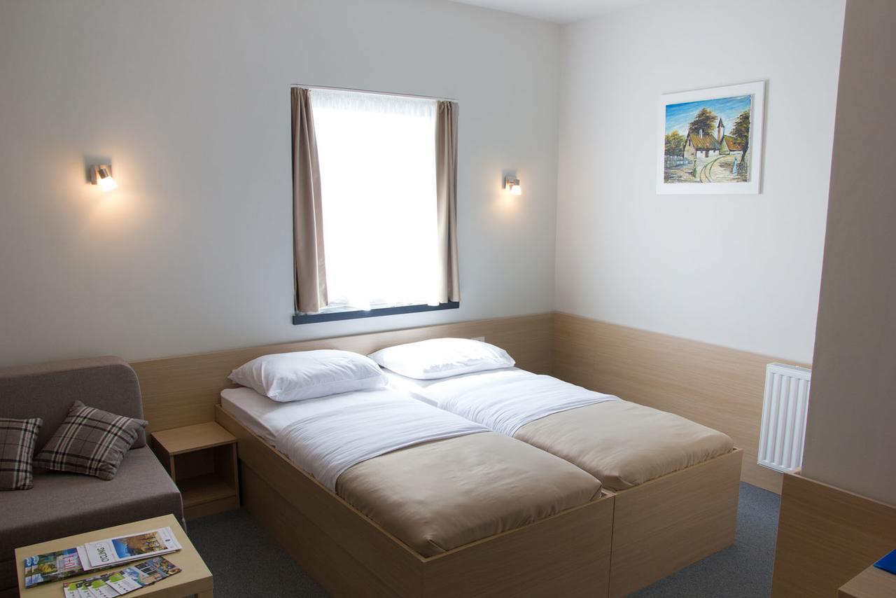 Hotel Lika Jug Brinje エクステリア 写真
