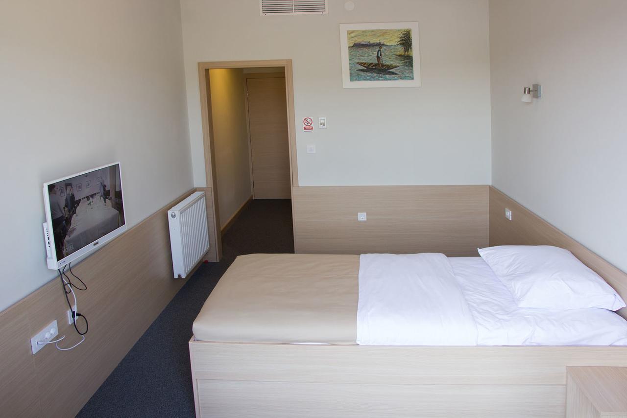 Hotel Lika Jug Brinje エクステリア 写真