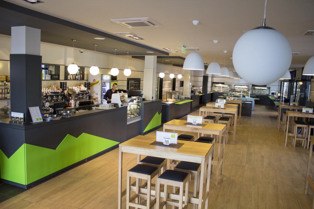 Hotel Lika Jug Brinje エクステリア 写真